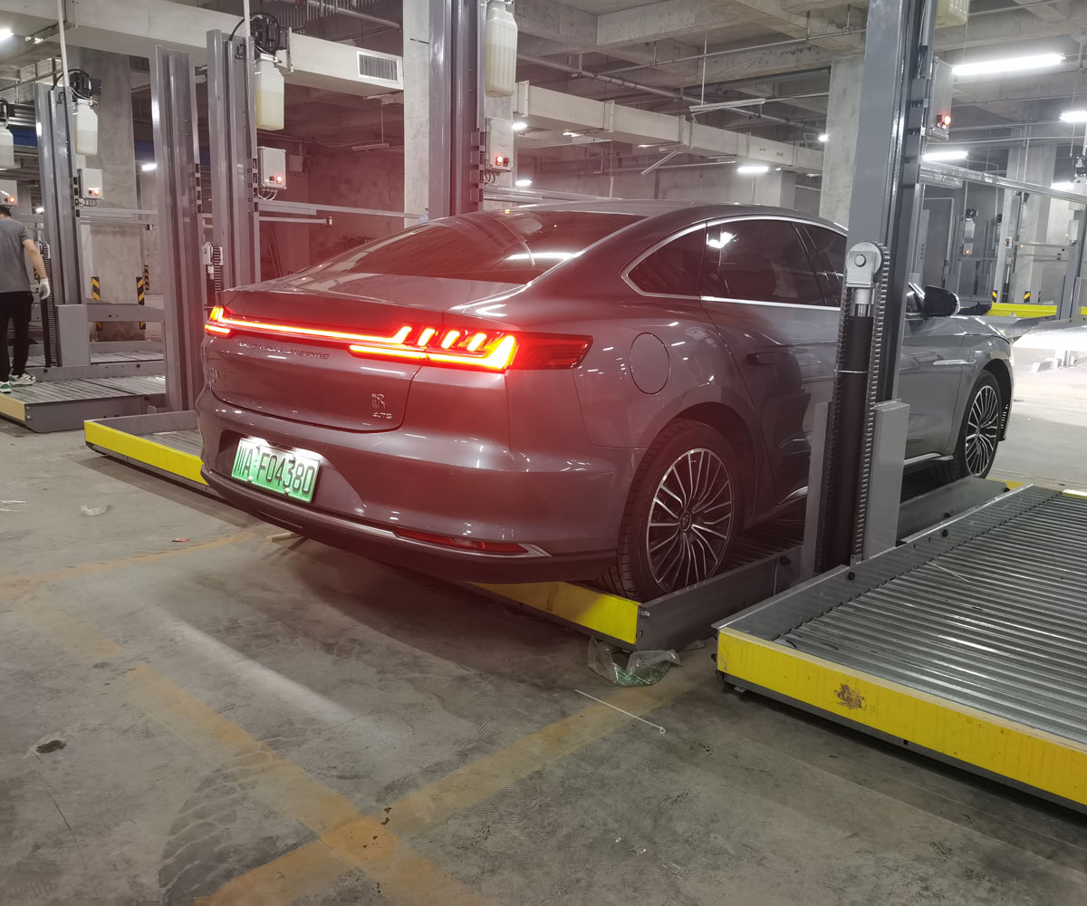 双柱简易类机械停车安装.jpg